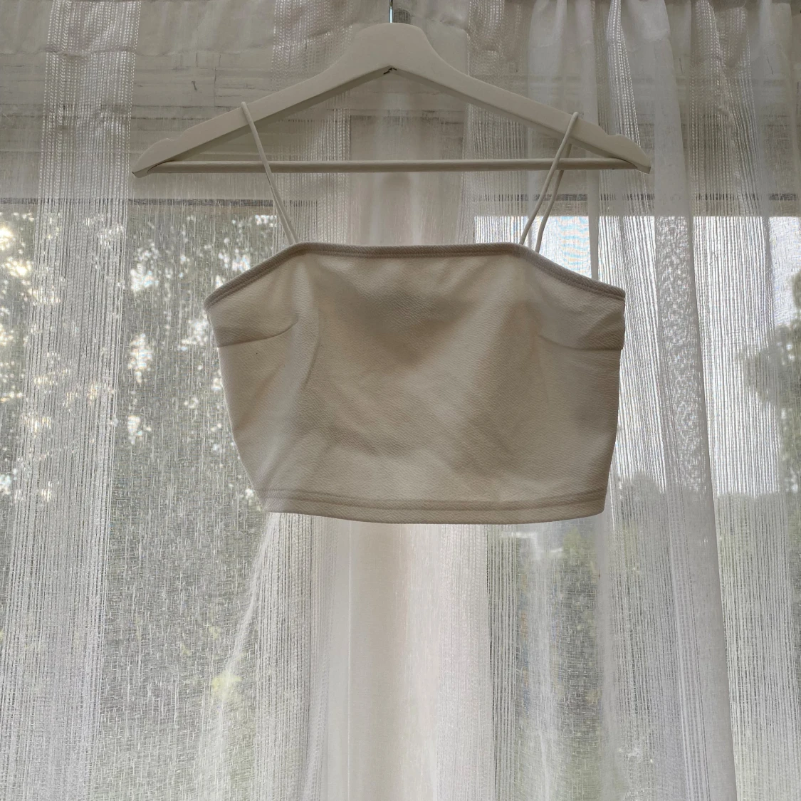 Beige vit croppad linnetopp