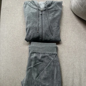 Grått Mjukis set - I bra skick, S i båda delarna 