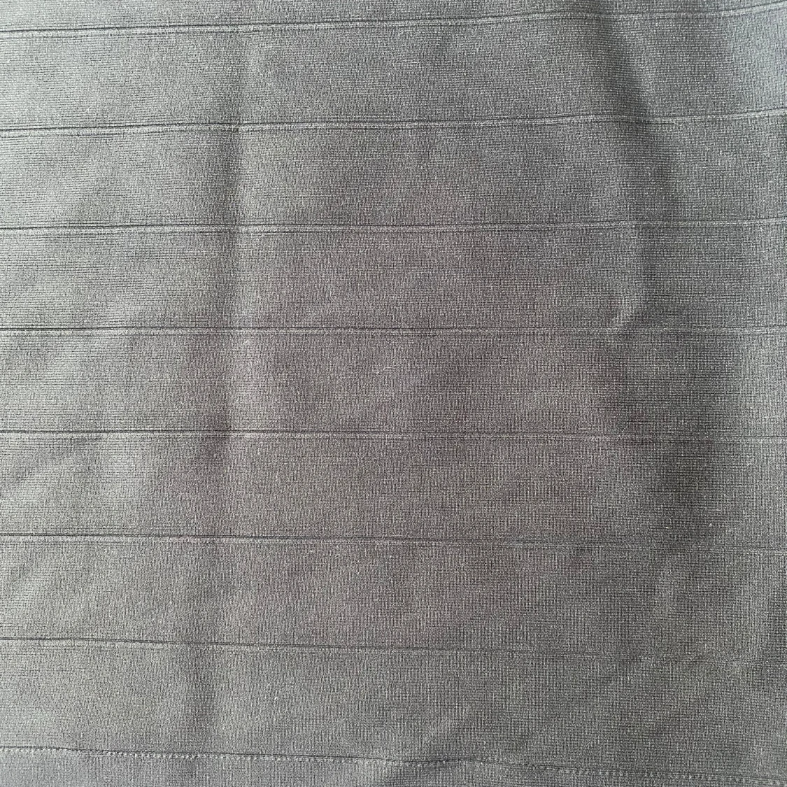 Svart tight kjol i stretchigt tyg - 1