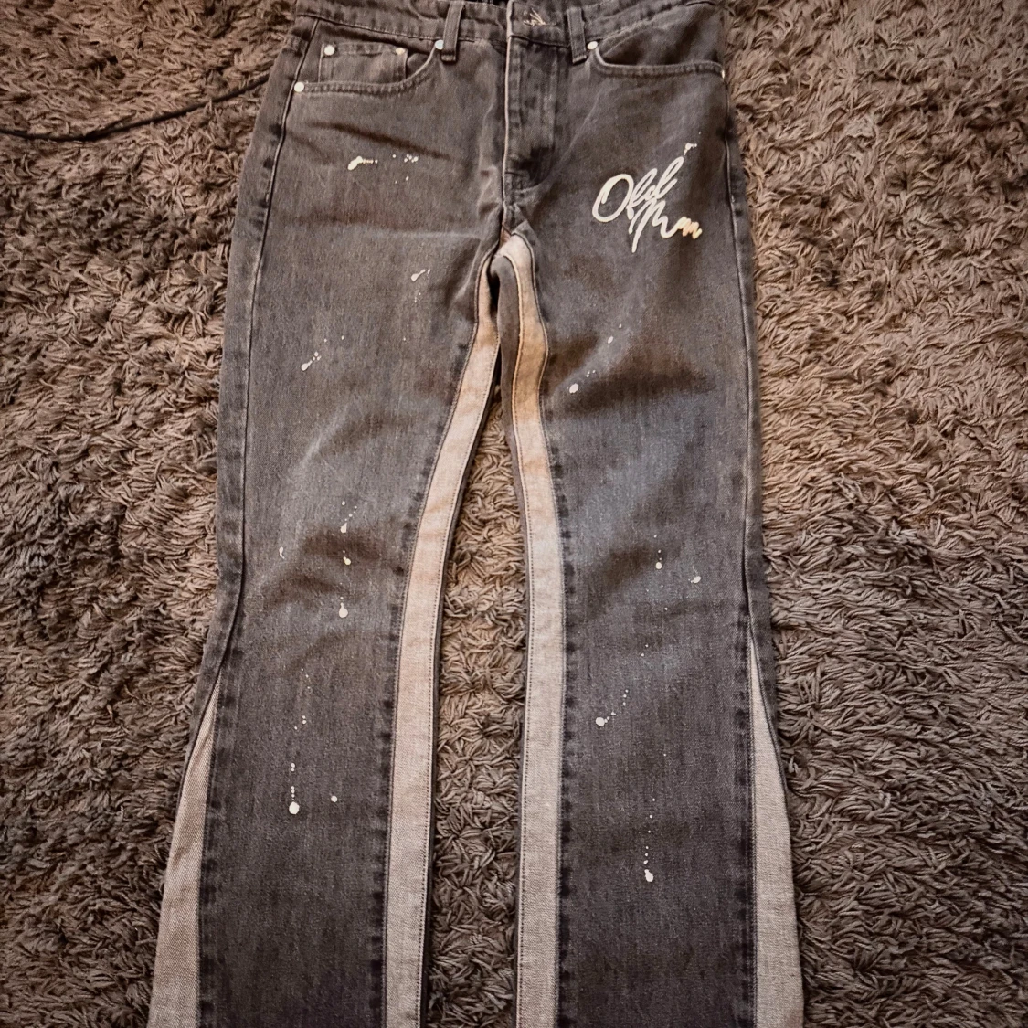 Grå flared jeans