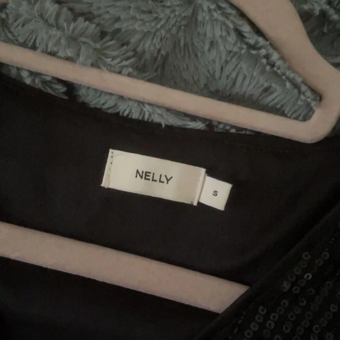 Svart glittrig topp  - 2