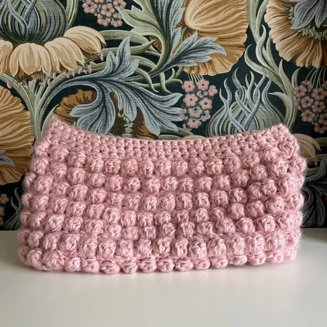 Rosa stickad clutch/necessär
