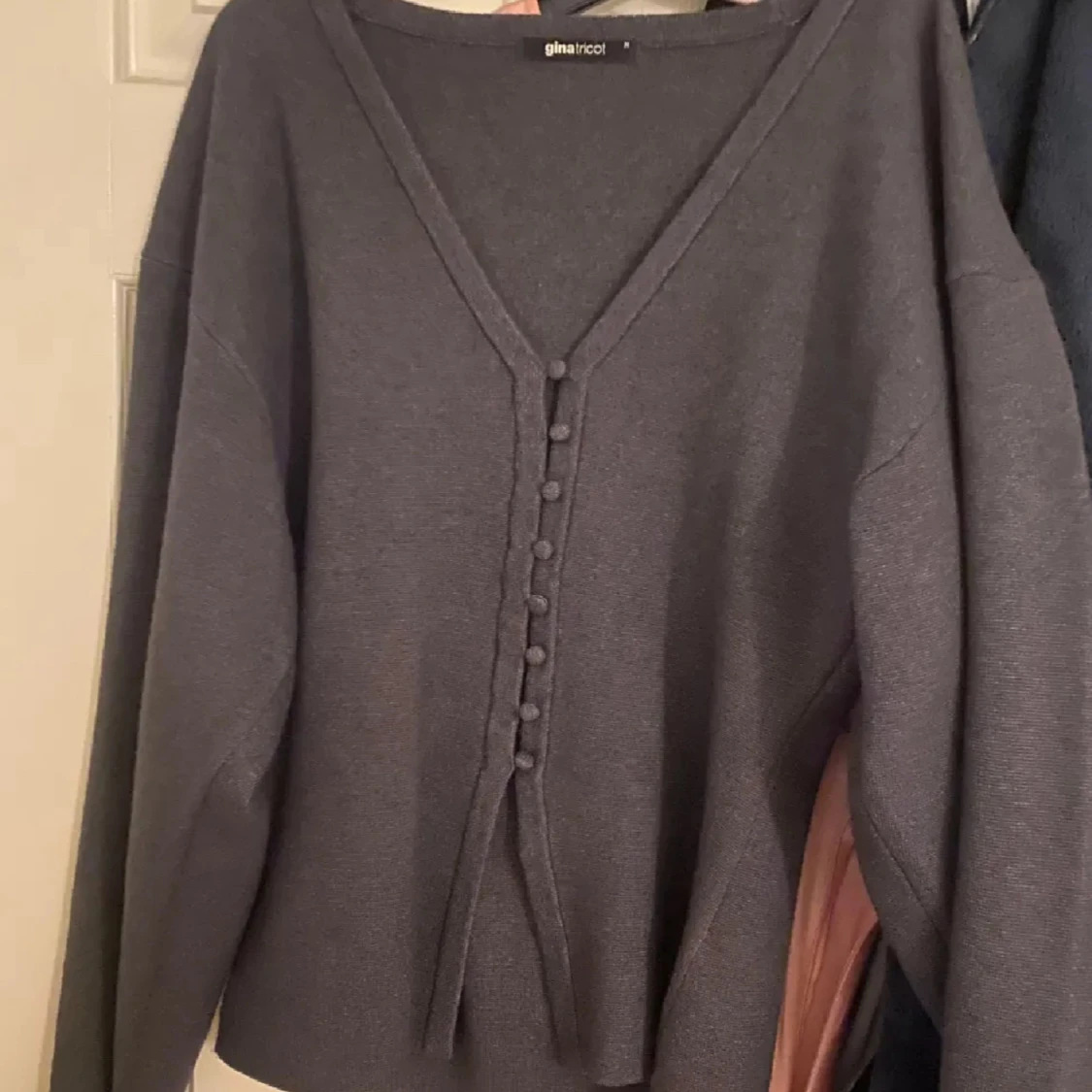 Mörkgrå kofta från Gina Tricot - 1