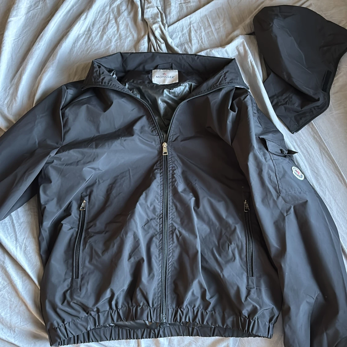 Svart vindjacka från Moncler