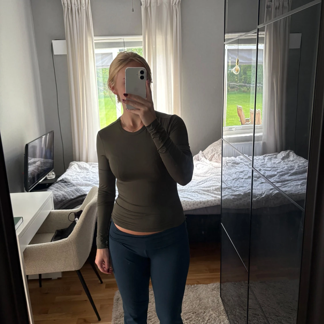 Mörkgrön långärmad slim topp