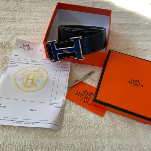 Herme Bälte -  Herme Bälte🤩 Oanvänd. Tagsen medföljer och Box🏷️ Kvitto finns🧾Matrialet är 100% Leather ❗️Pris kan diskuteras ❗️Obs!! inom snabb affär och bundle köp, Men tveka absolut inte att kontakta vid intressen🙌 Frågor & Mer bilder? Kontakta mig🤝