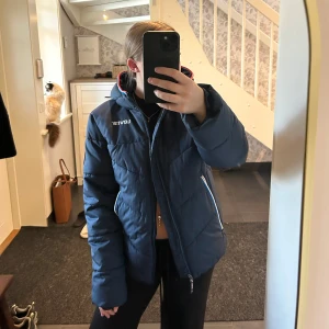 Levis vinterjacka - Vinterjacka från Levis i storlek 176cm💕 Oanvänd