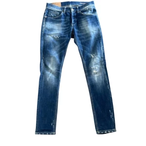 DONDUP GEORGE JEANS  - Dondup George jeans - Storlek 32 Längd: 104cm/Midija:40cm - Hör av dig vid minsta fundering// Deluxecloset 