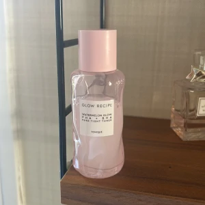 Glow Recipe Watermelon Glow Toner - Glow Recipe Watermelon Glow PHA+BHA Pore-den är den lilla modellen med 40ml! Säljer billigt!
