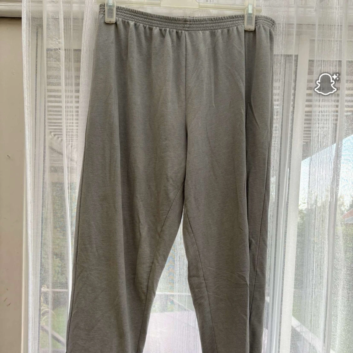 Grå mjukisbyxor med resårmidja