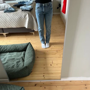 Jeans - Raka jeans från Gina. Hör av dig vid frågor