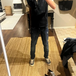 Levis jeans - Levis jeans med slim passform och ser riktigt snygga ut| nypris 899kr| storlek W29 L30 skulle jag säga.
