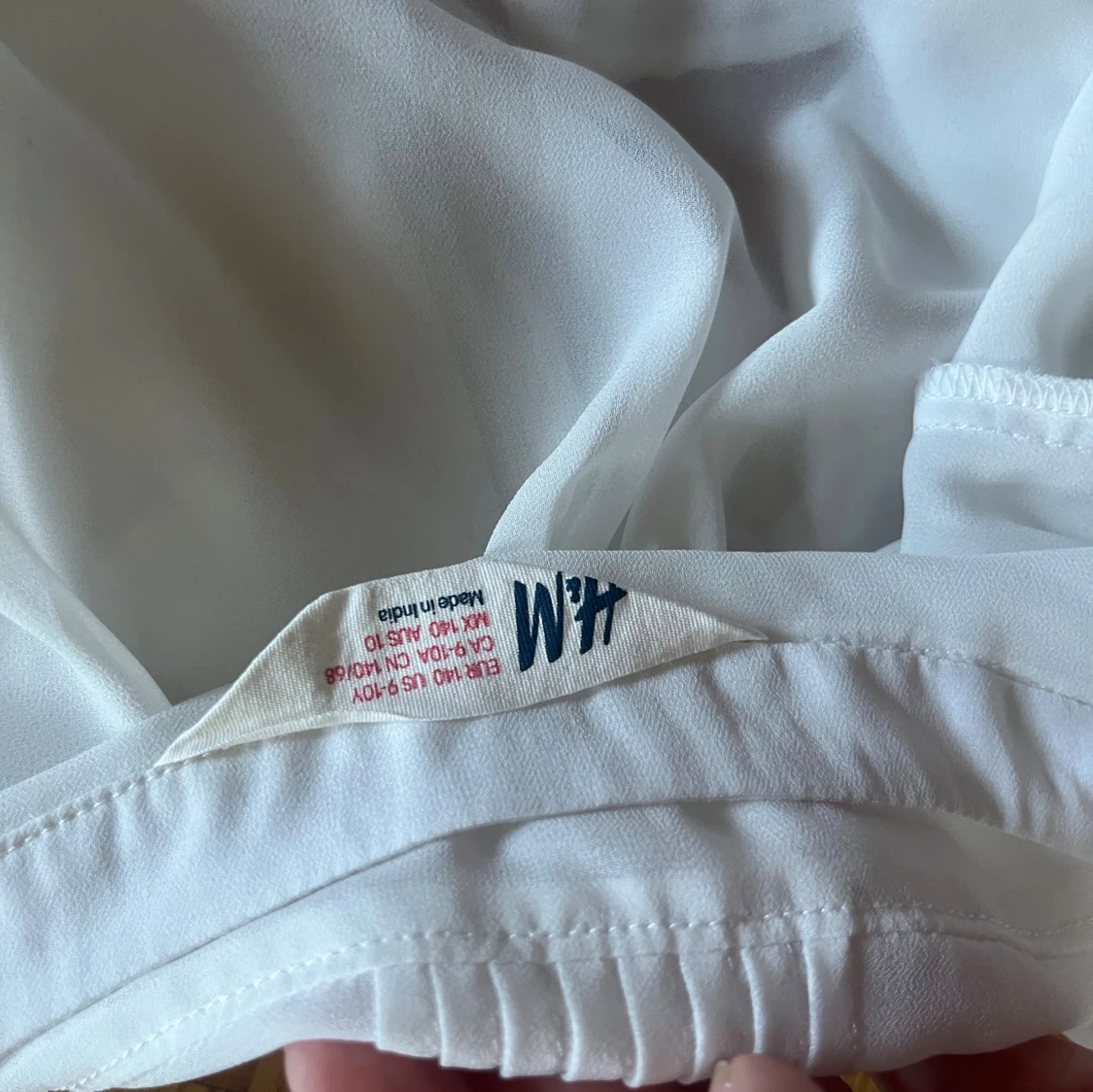 Vit blus med volanger från H&M - 3