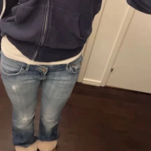 low waist jeans - superfina o tyvärr för små för mig❣️