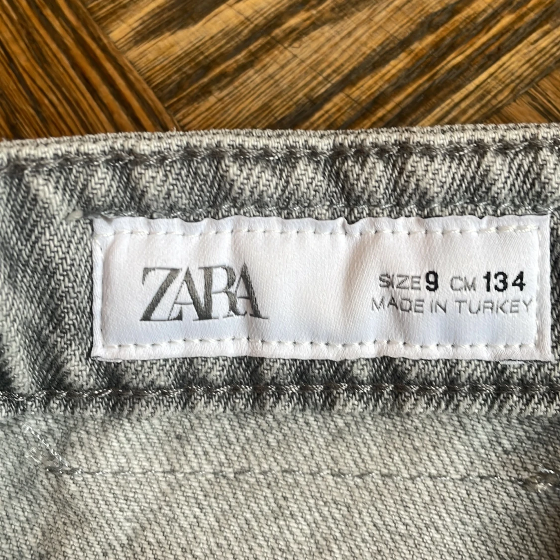 Grå jeansbyxor från Zara, wide fit - 1