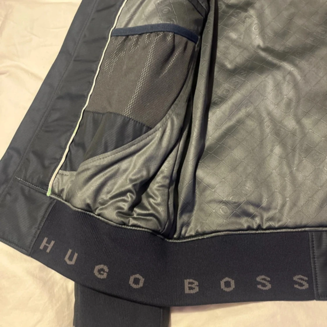 Svart vindjacka från Hugo Boss - 4