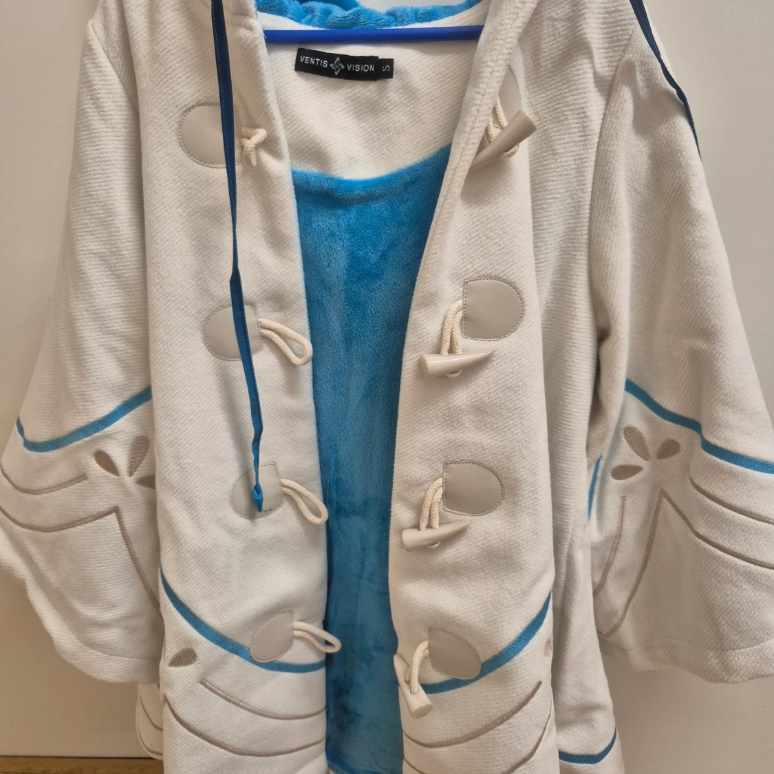 Vit och blå oversize Venti Cloak  - 2