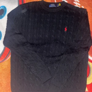 Ralph Lauren kabelstickad svart - Fler bilder/frågor - välkomna privat.