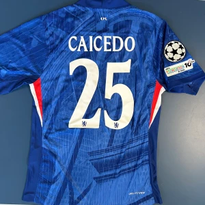Caicedo Chelsea Fotbollströja - Helt ny Caicedo Chelsea Fotbollströja i storlek S