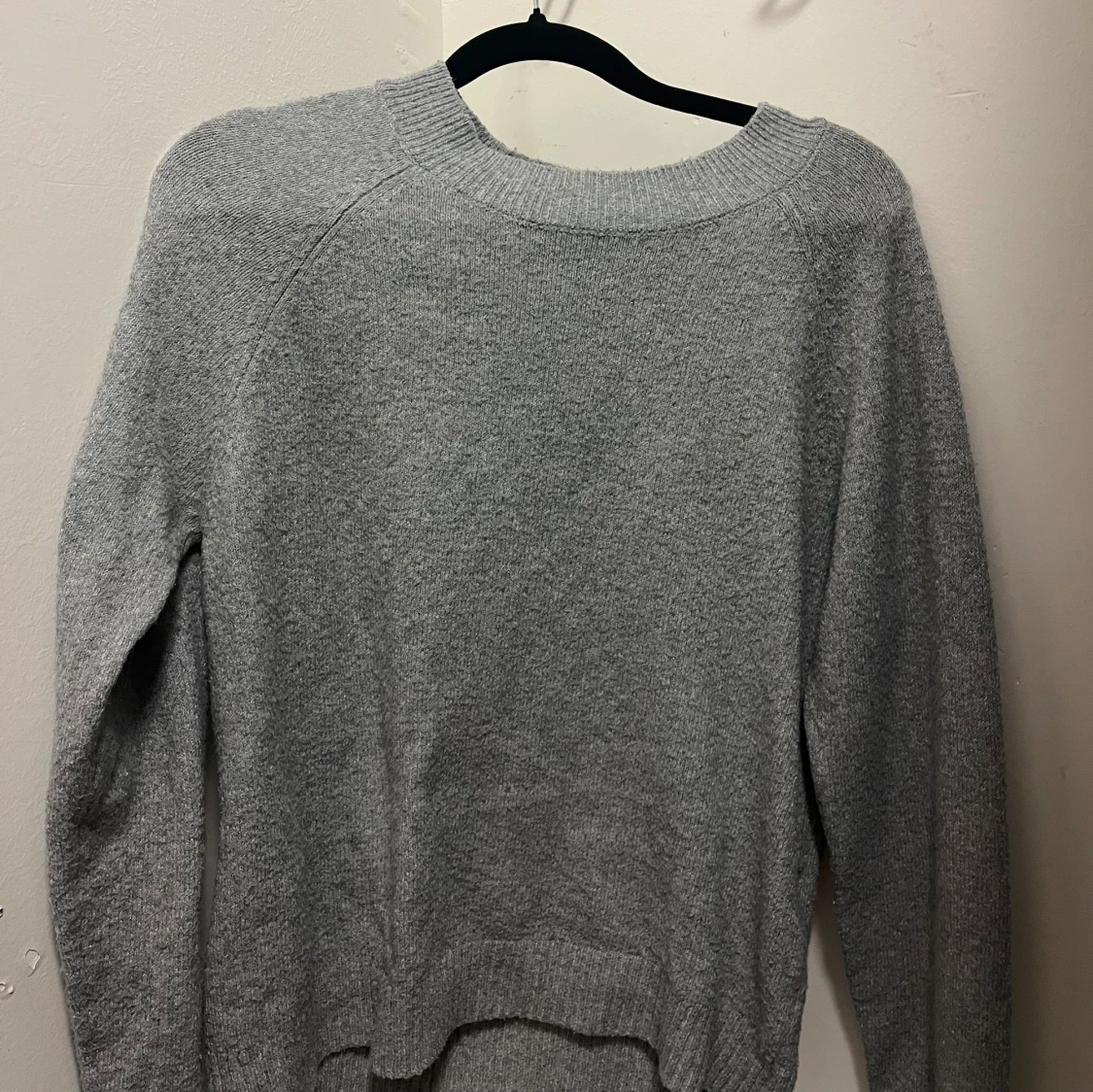 Grå stickad tröja 