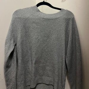 Grå stickad tröja  - Fin grå tröja från Vero Moda:)