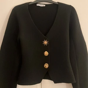 Stickad ull tröja från mango - Endast använd 2ggr. Nypris 749kr.