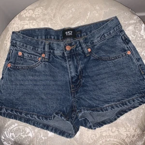Jeansshorts lager157 - Ett par blå jeansshorts från lager 157 i storlek Xs. Har aldrig använt och är i mycket bra skick!💕