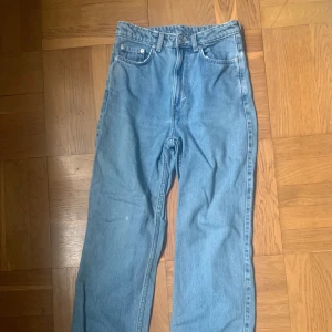 Weekday Jeans  - Weekday jeans högmidja i storlek W26 Längd 30