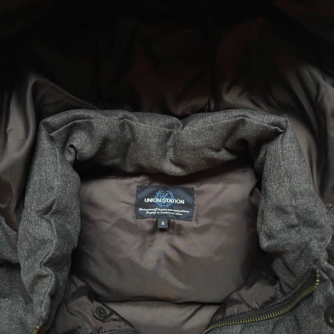 Mörkgrå dunväst från Union Station - 2