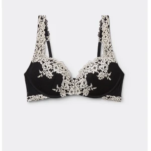 Intimissmi bh i svart - I storleken 75B säljer då den inte kommer till användning 💞🩷💞🩷💞🩷säljer den för 350 då den är i jättebra skick och jag köpte den för 600🙏🏼💞🩷