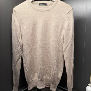 J.Lindeberg merinoullströja - Använd lite men fortfarande mycket bra skick Storlek S Perfekt basplagg till garderoben Frågor? Kontakta mig✅ Allt gott, Noah