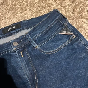 Replay anbass hyperflex jeans slim passform fit herr - Replay anbass hyperflex jeans i slim passform. Nytt skick, inga  defekter. Storlek W33. Postas samma dag som köp eller dagen därpå🙌💯