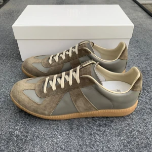 Maison margiela gats ljusgröna - Ett par superfeta margeila gats i storlek 43, box och dustbags fås med, skickar samma dag!