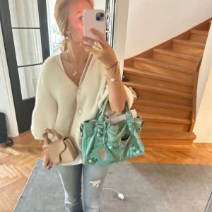 Nakd kofta - säljer nu den eftertraktade nakd koftan!! super fin och skön. 💞💞💞