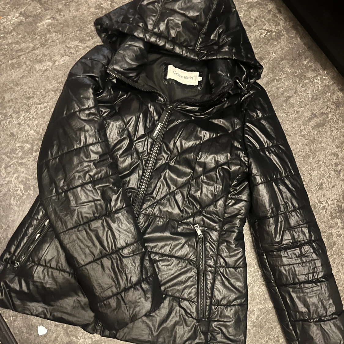 Svart pufferjacka från Calvin Klein