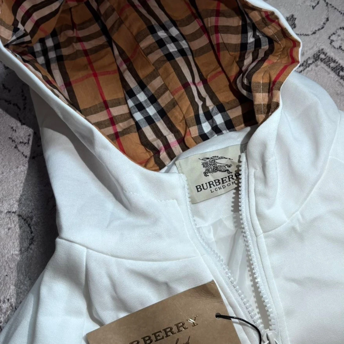 Vit Burberry kofta - 3