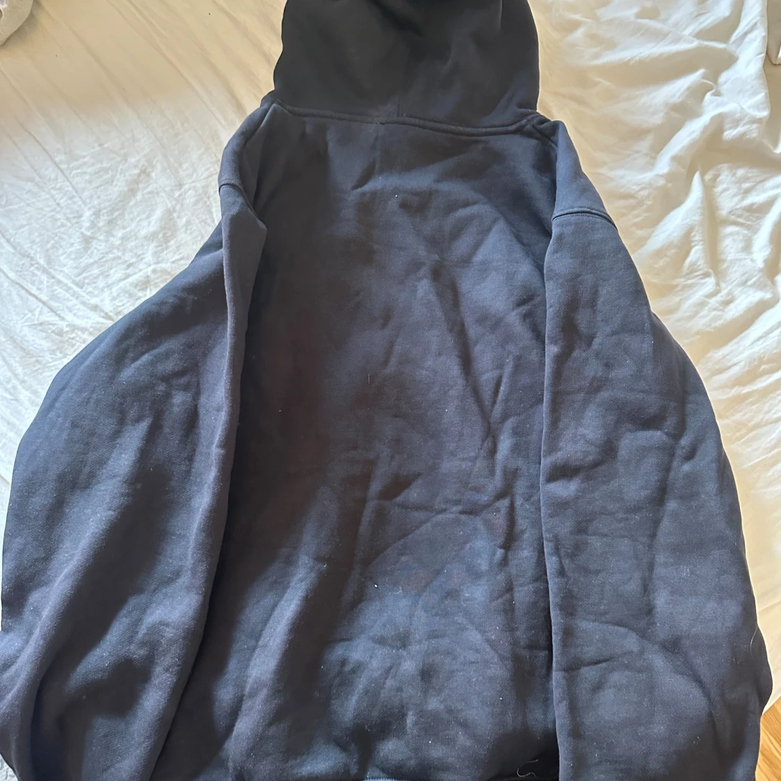 Svart hoodie med CD-logga - 2