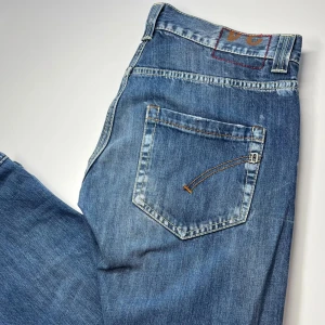 Dondup jeans George - Riktigt feta Dondup jeans i modellen George | Sjukt trendiga | Skick: 8,5/10 | Nypris: 3899 | Vårat pris 499kr | Priset kan diskuteras! | Unik tvätt som gör dem riktigt schyssta |