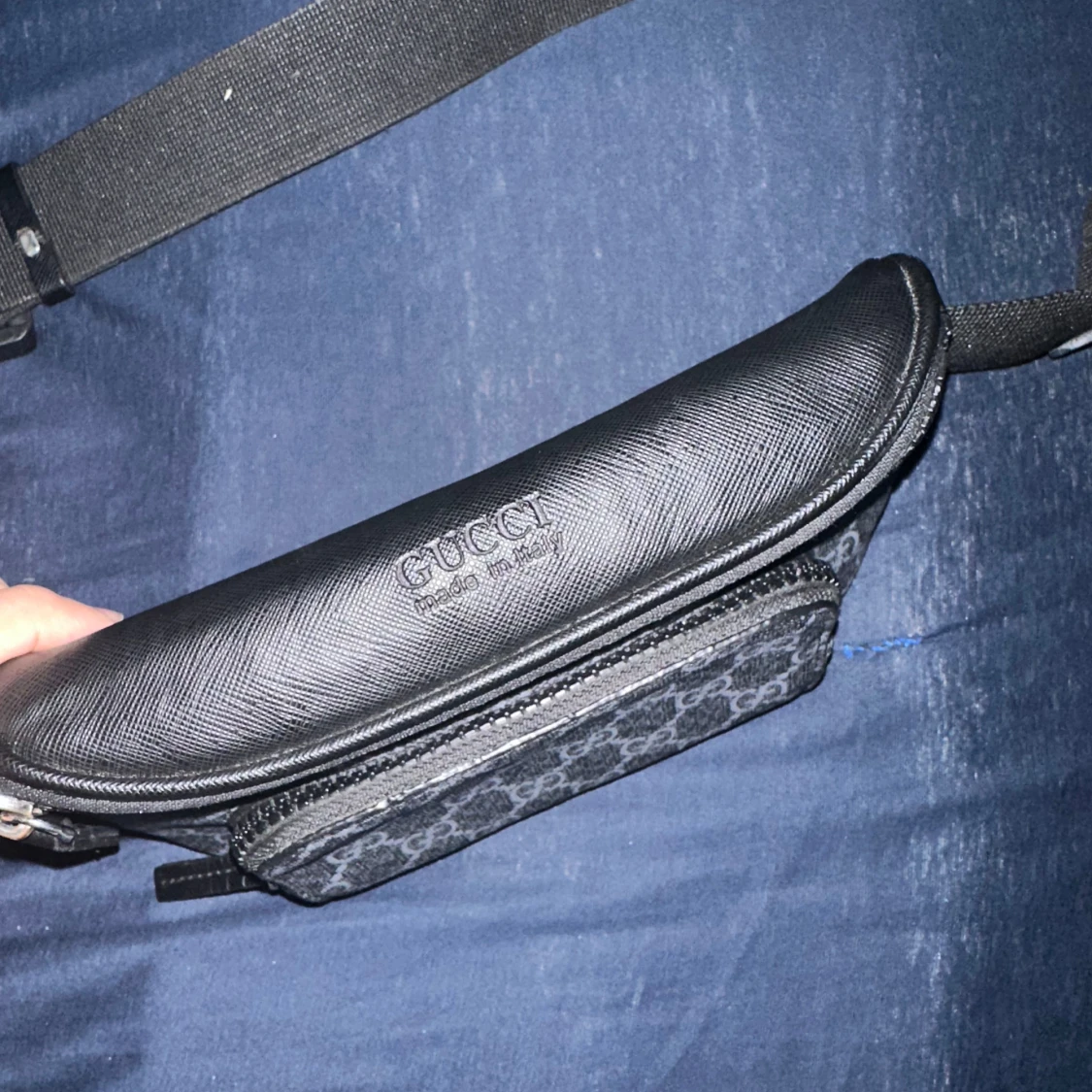 Svart magväska från Gucci med monogram - 1