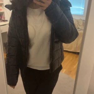 Jacka - Helt ny jacka aldrig använt. 