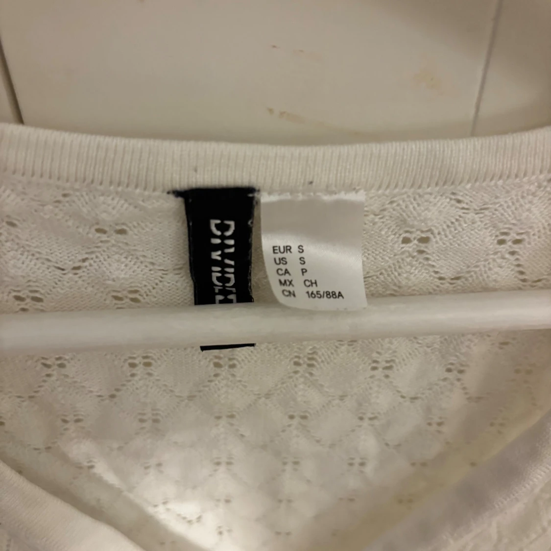 Vit stickad blus från DIVIDED - 1