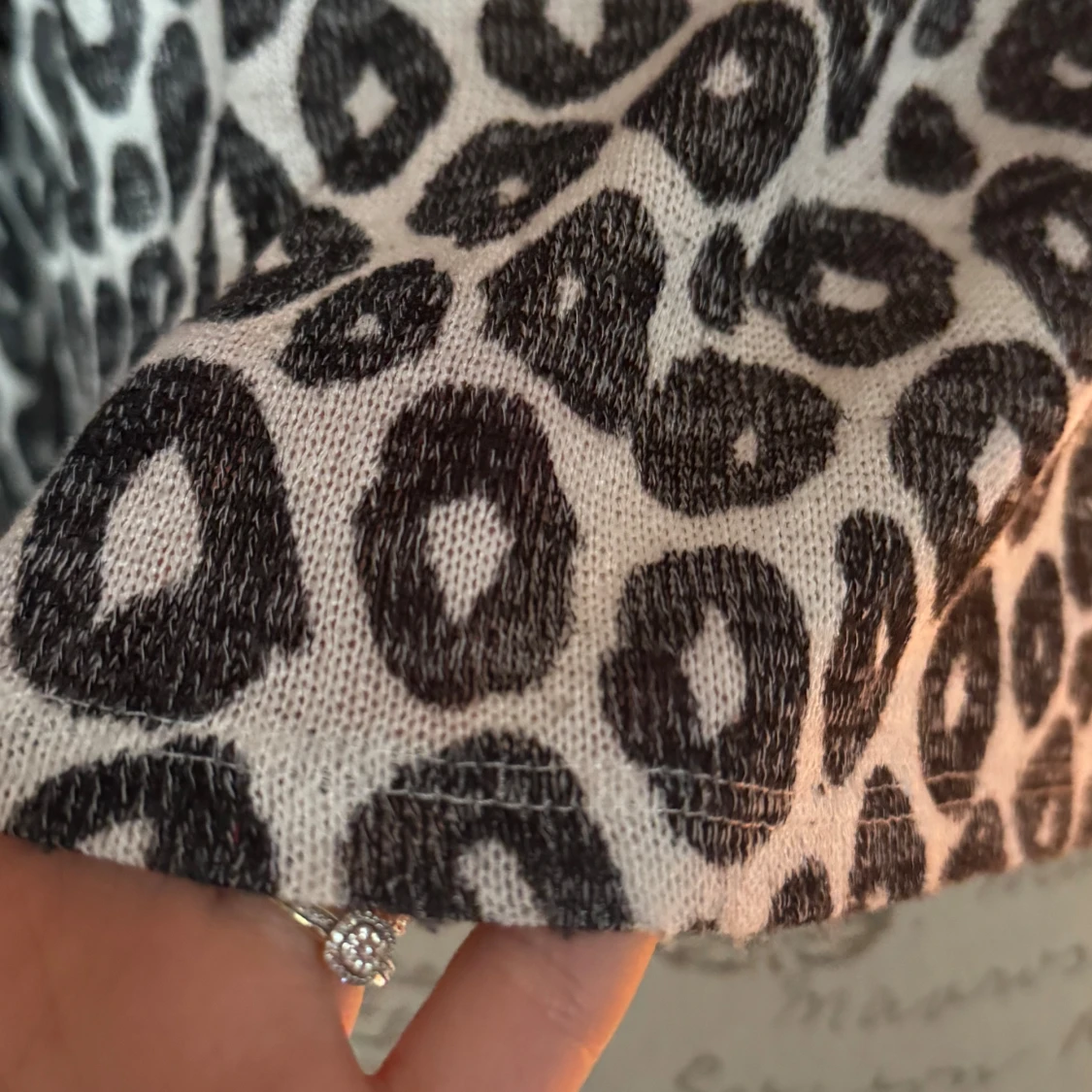 Leopardmönstrad tröja  - 1