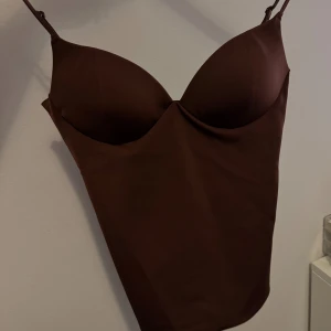 Brun topp  Zara - Snygg brun skims liknade topp från Zara😍 Ny med prislapp