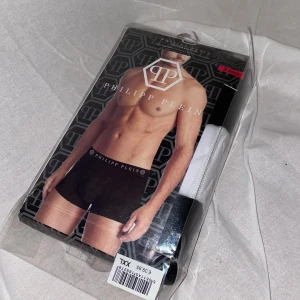 Philipp Plein kalsonger 3p L - Helt nya. Fin replika med grym kvalitét. Storlek: L pris: 300kr. Först till kvarn som gäller  