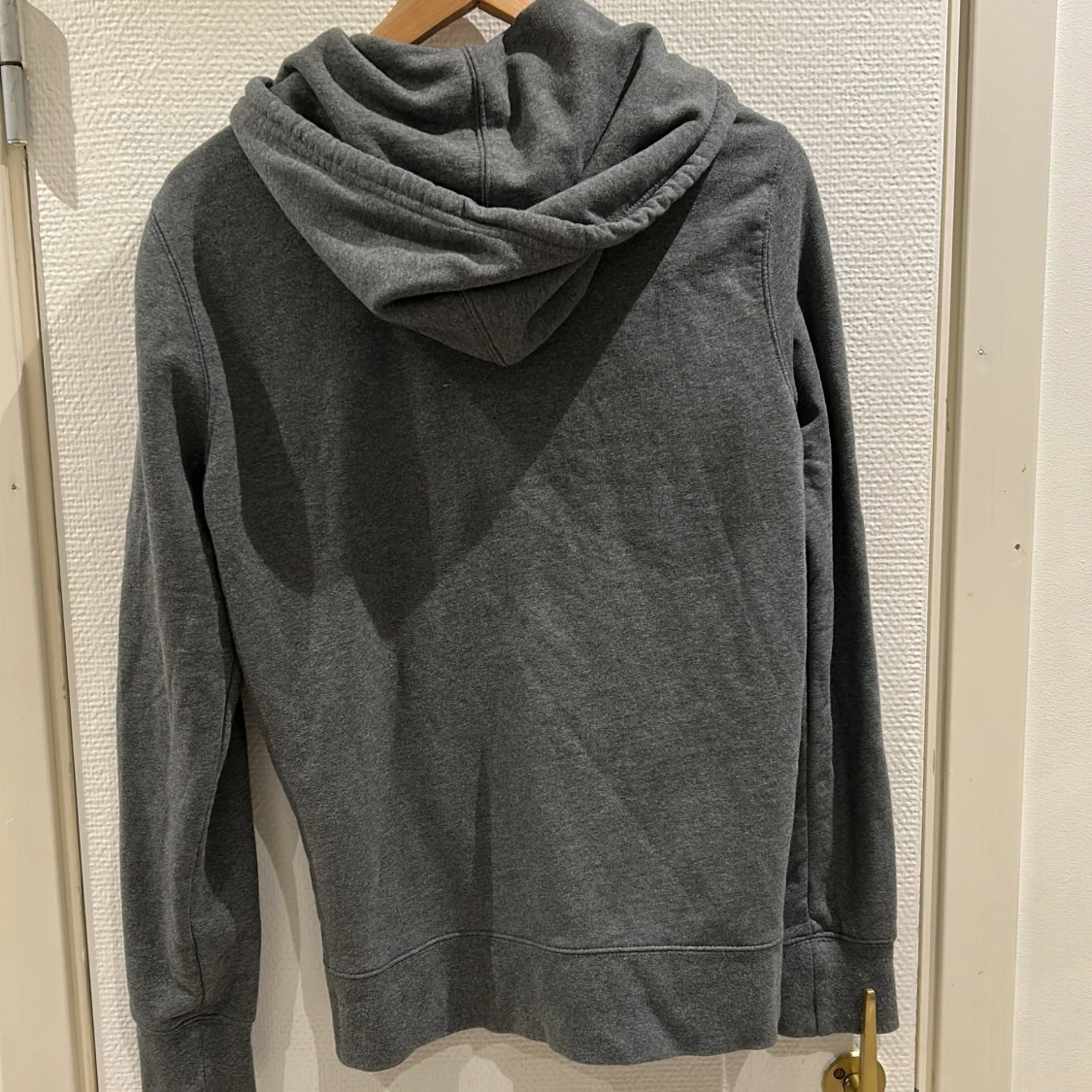 Grå hoodie med dragkedja från Levi's XS - 1
