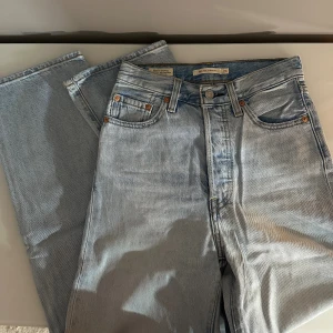 Levi's Ribcage Straight ljusblå jeans - Levi’s ribcage straight i stl. 24/27