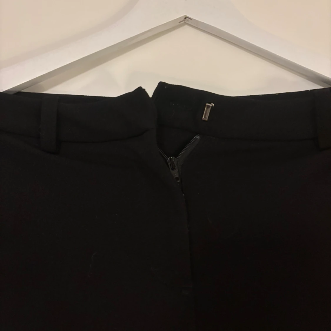 Svarta kostymbyxor från Vero Moda - 1