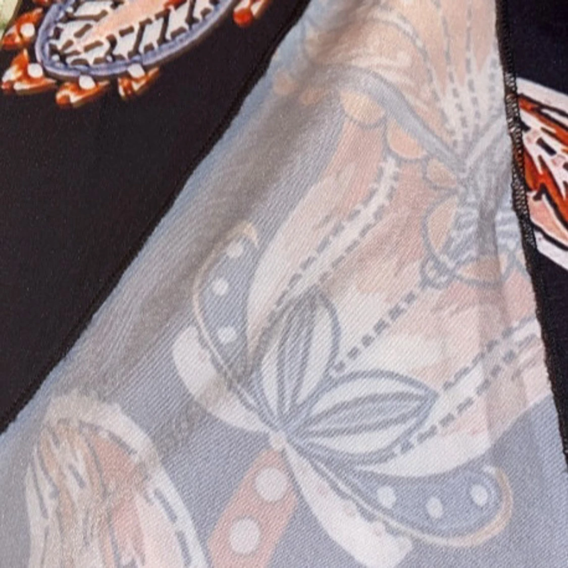 Blommig svart kjol med slits från SHEIN - 1