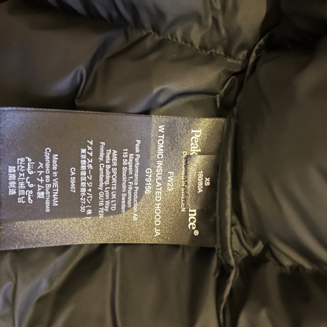 Svart Peak Performance pufferjacka - 4