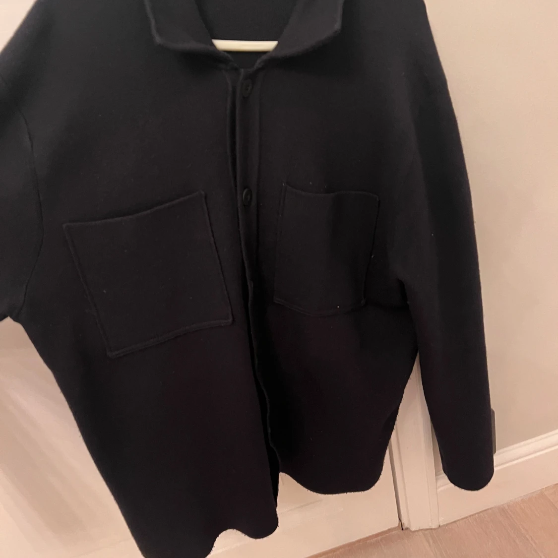 Svart overshirt från Massimo Dutti - 1